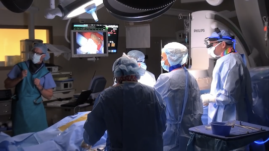 Лазерная ангиография во время операции за рубежом предотвращает осложнения и рецидив опухоли